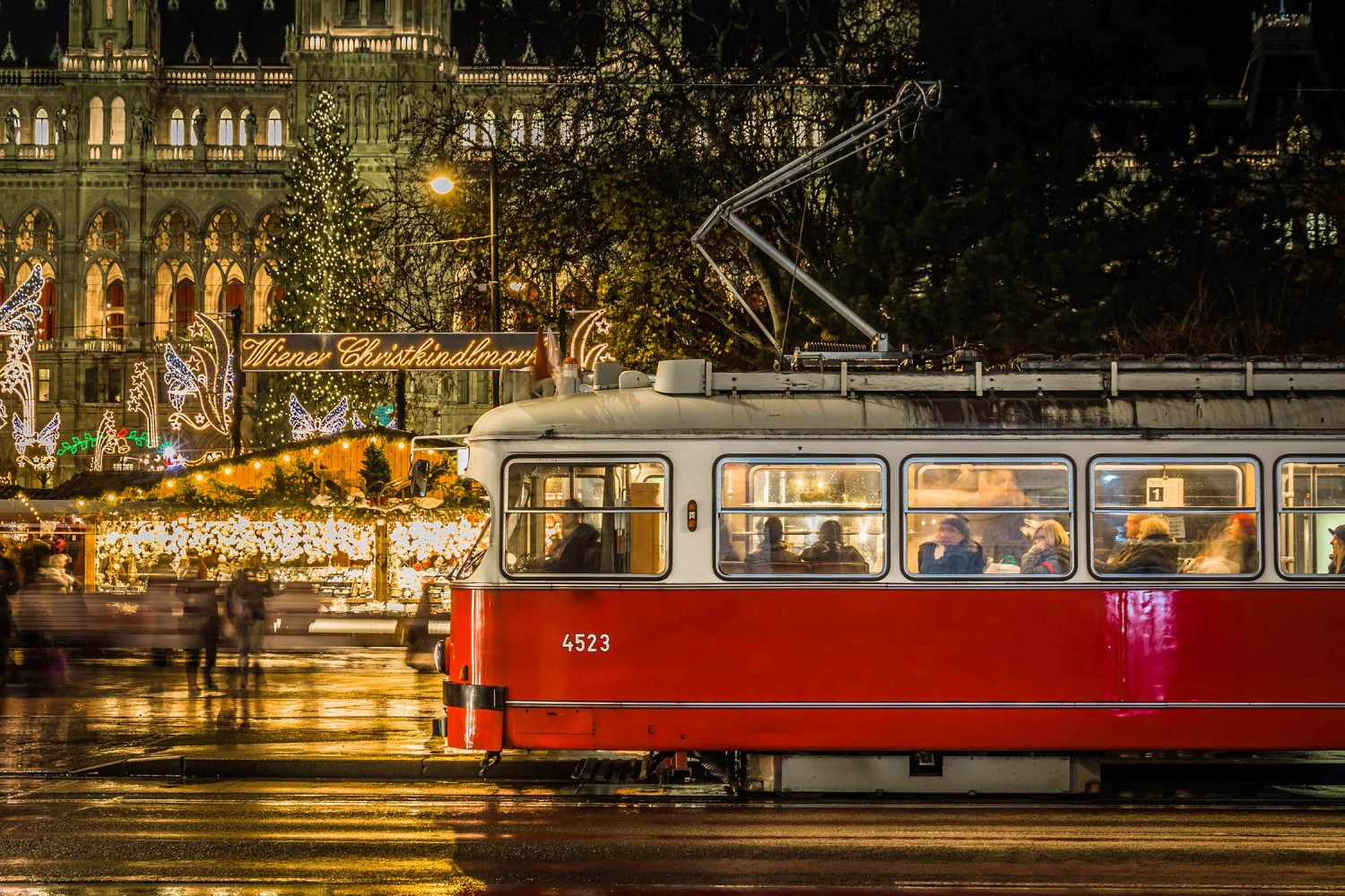 Experience the Magic of Christmas Markets in Vienna: A Guide for Guests at Jimmy’s Apartments